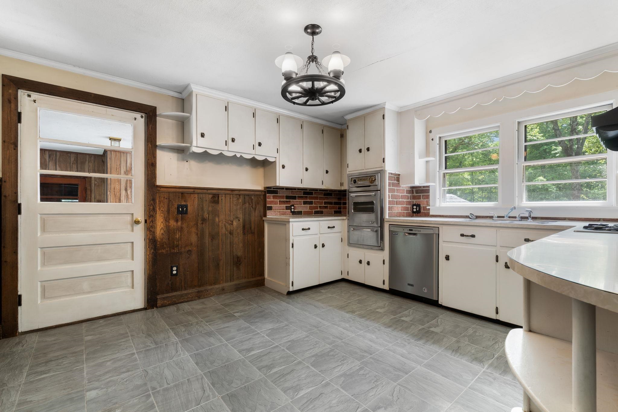 42 Oak Street Rochester, NH 03839 - Photo 8 of 36
