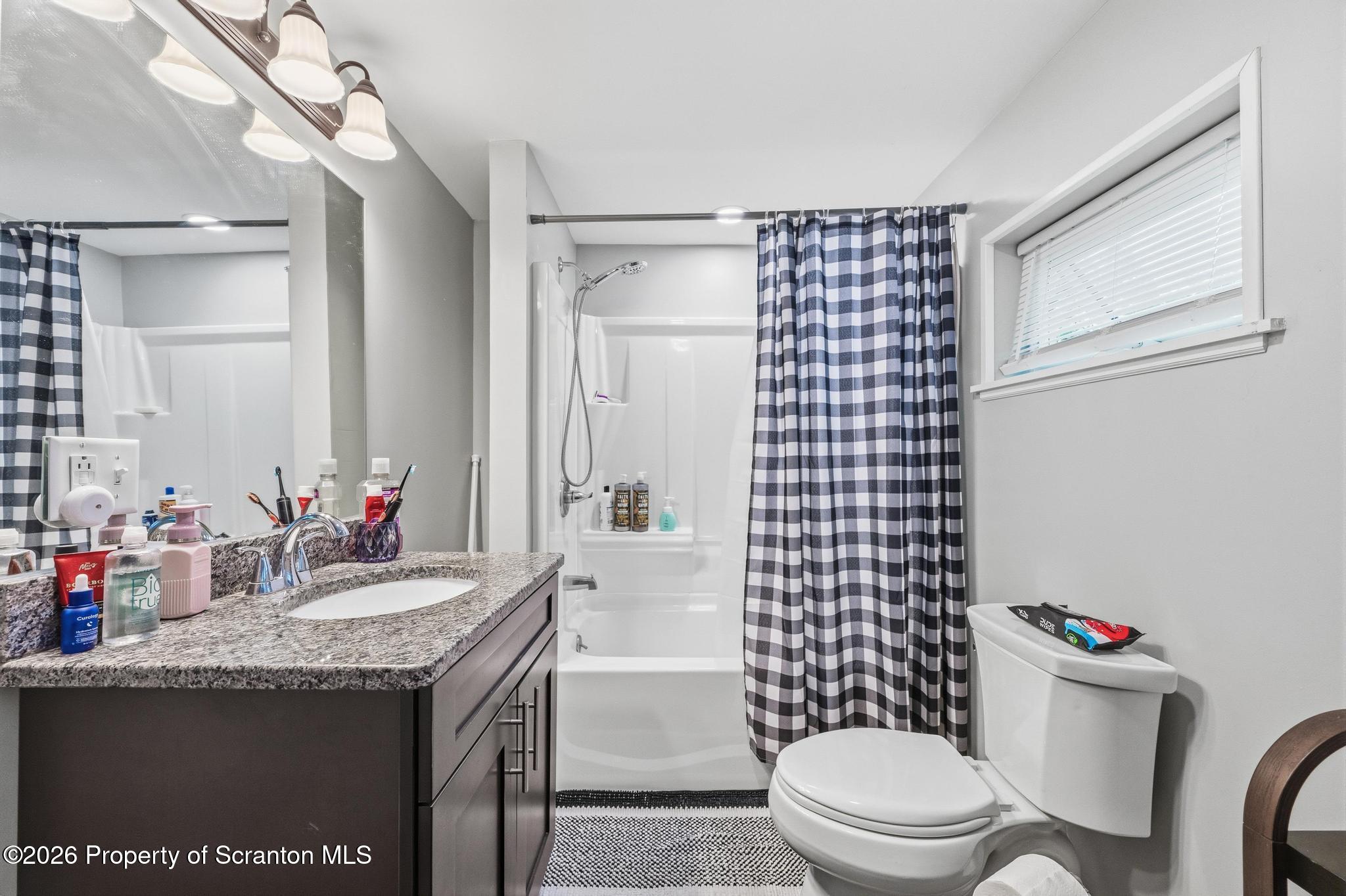 843 Spring Street Avoca, PA 18641 - Photo 23 of 44 Full Bathroom