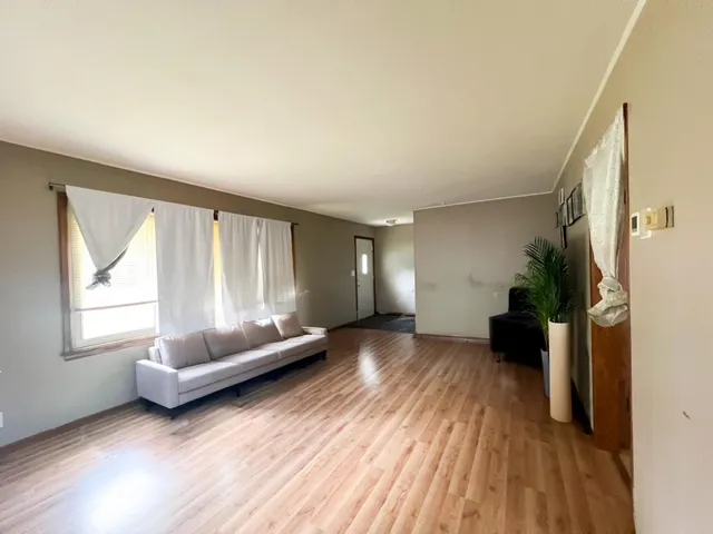 $299,000 | 1525 13th Avenue East, St. Paul Park, MN 55071