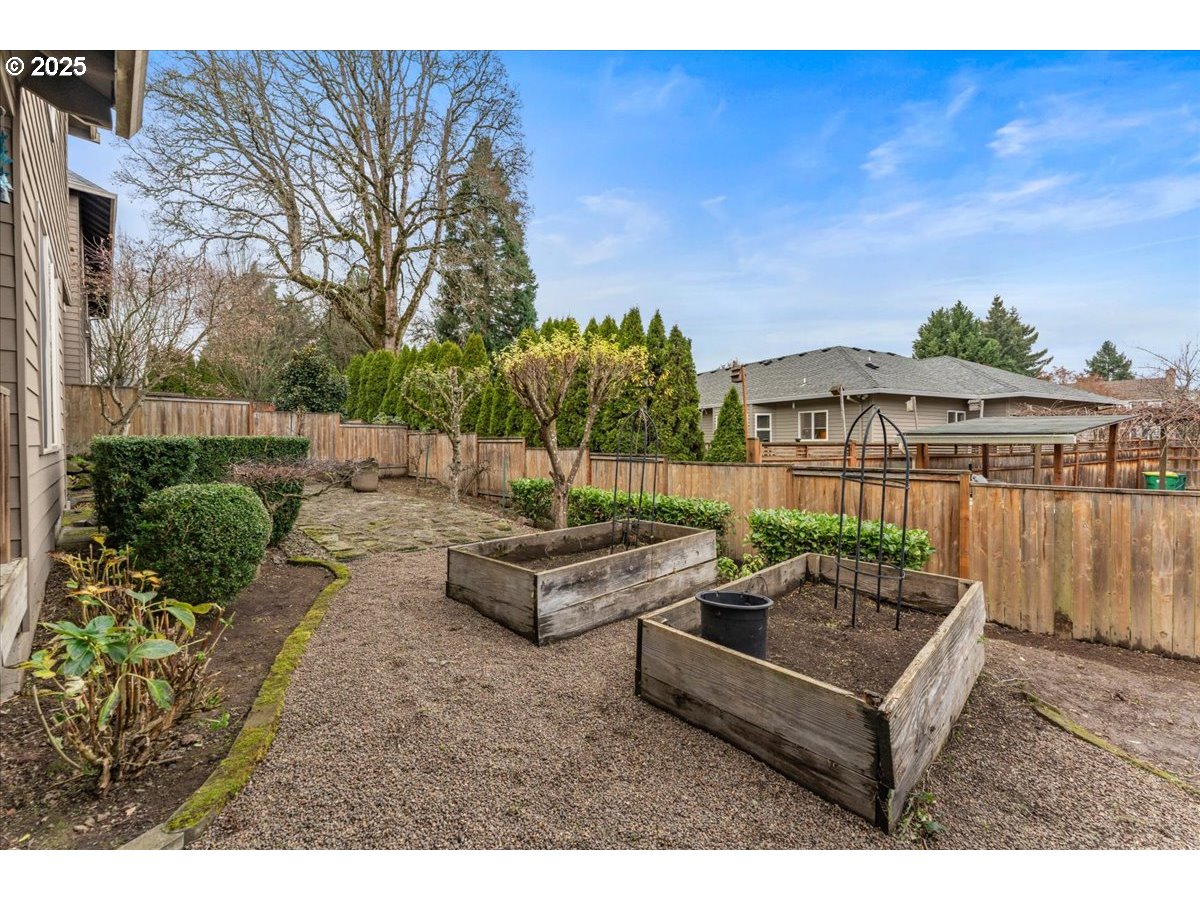 15485 Southwest Willamette Valley Court Beaverton, OR 97007 - Photo 44 of 48 a backyard of a house with table and chairs
