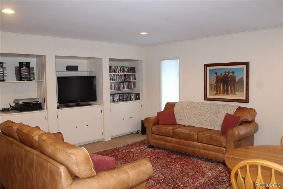 25115 Farmbrook Road Southfield, MI 48034 - Photo 18 of 62 IMG_0055.JPG