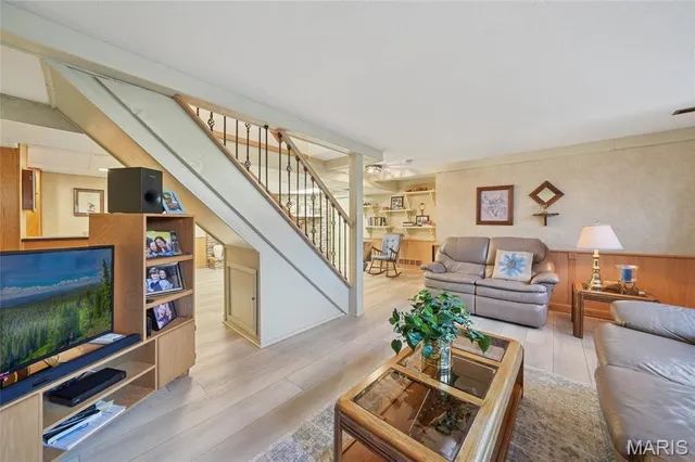 $395,000 | 825 Phaeton Drive, Manchester, MO 63021