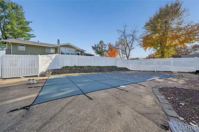 $395,000 | 825 Phaeton Drive, Manchester, MO 63021