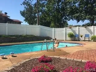 $395,000 | 825 Phaeton Drive, Manchester, MO 63021