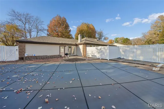 $395,000 | 825 Phaeton Drive, Manchester, MO 63021