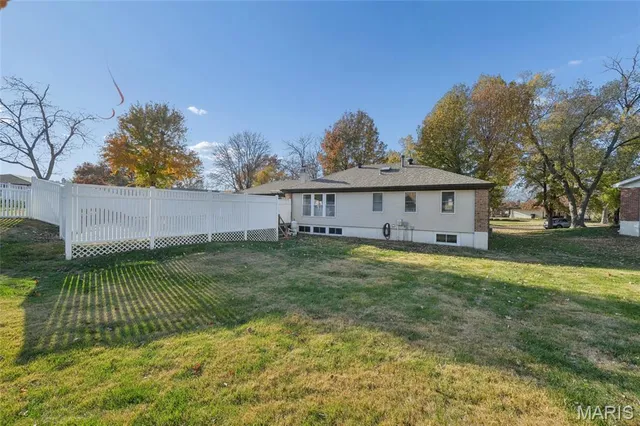 $395,000 | 825 Phaeton Drive, Manchester, MO 63021