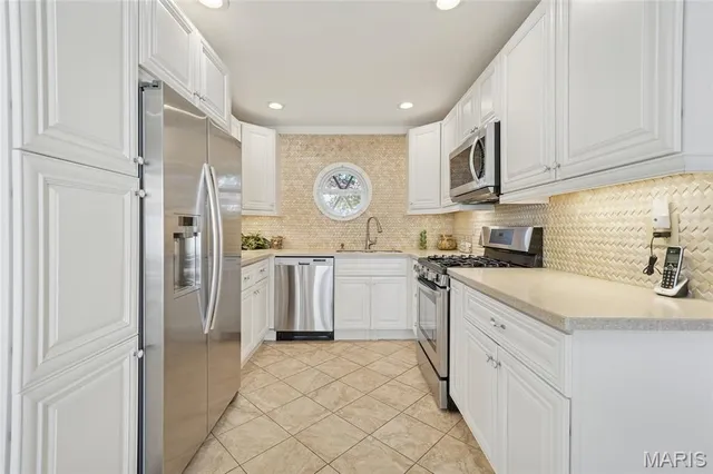 $395,000 | 825 Phaeton Drive, Manchester, MO 63021