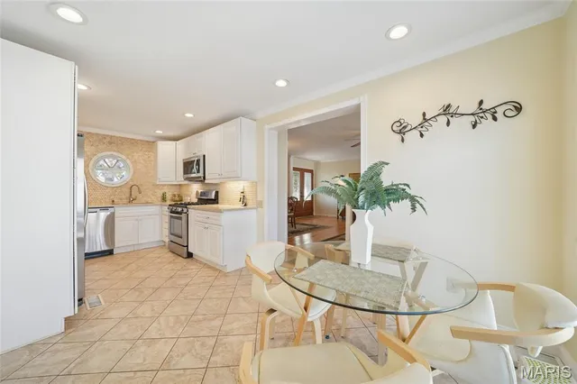 $395,000 | 825 Phaeton Drive, Manchester, MO 63021