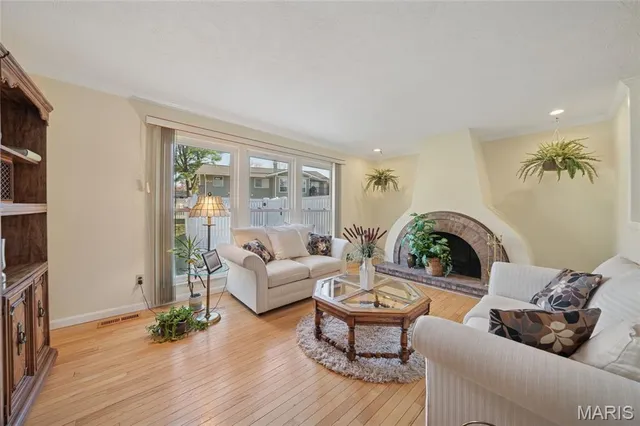 $395,000 | 825 Phaeton Drive, Manchester, MO 63021