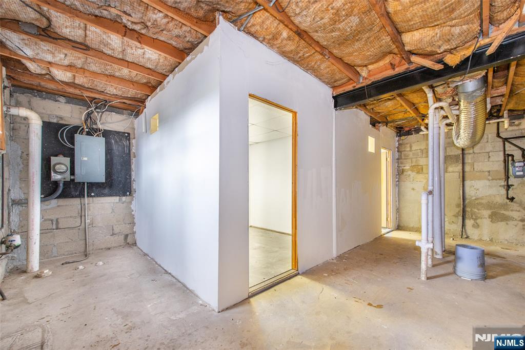 553 Ocean Avenue Jersey City, NJ 07305 - Photo 20 of 27 a view of a small space