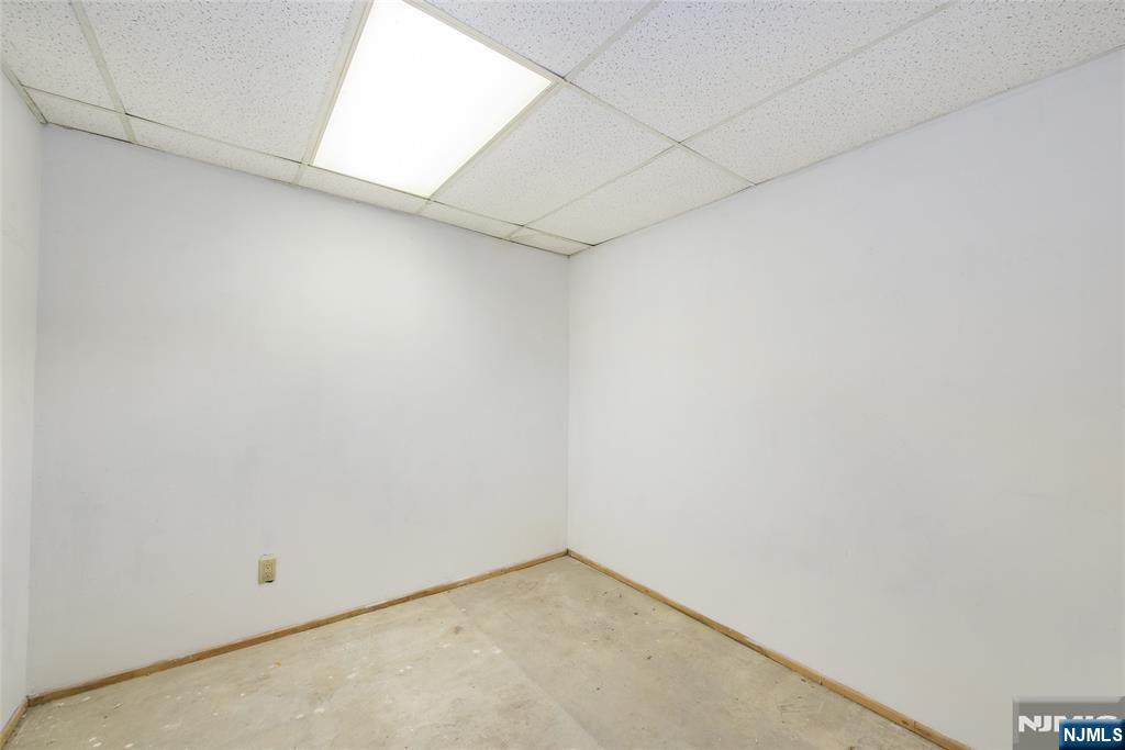 553 Ocean Avenue Jersey City, NJ 07305 - Photo 21 of 27