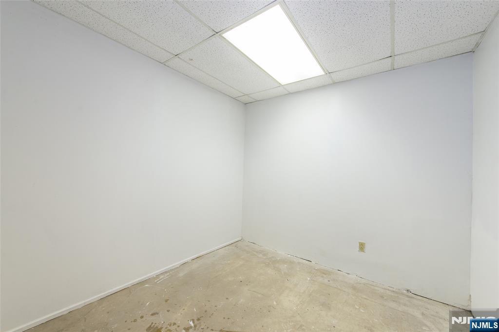 553 Ocean Avenue Jersey City, NJ 07305 - Photo 22 of 27 a view of small space