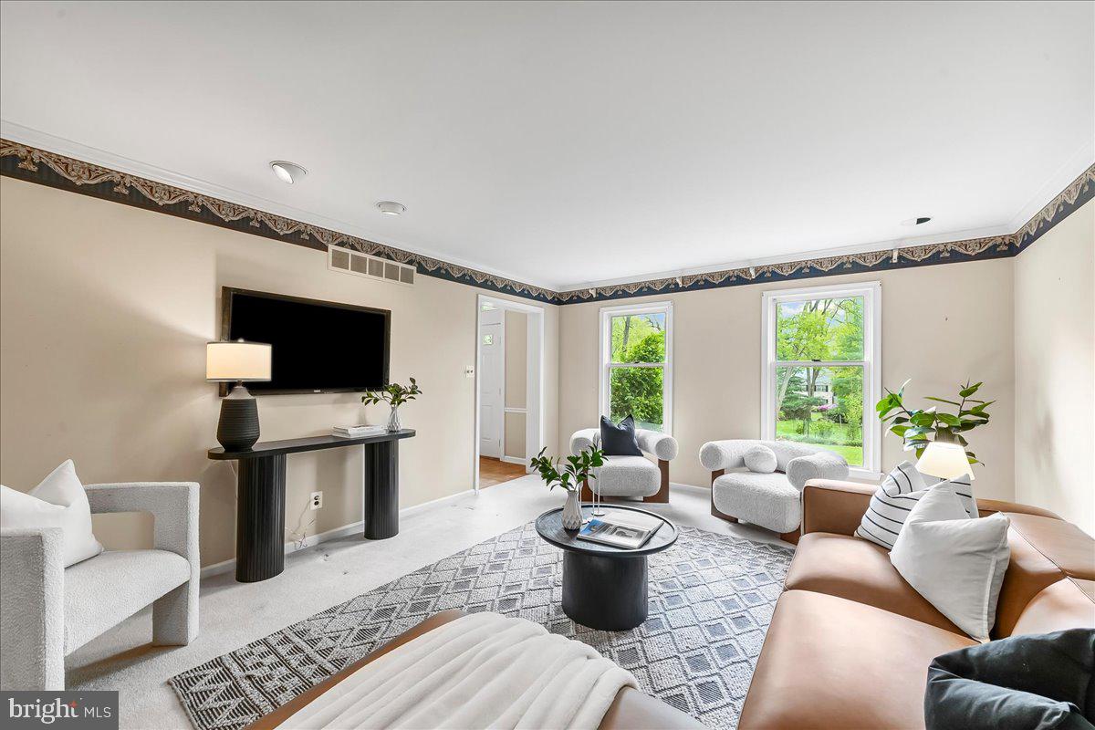 1750 Stocton Road Jenkintown, PA 19046 - Photo 6 of 50 Bright and inviting living space.