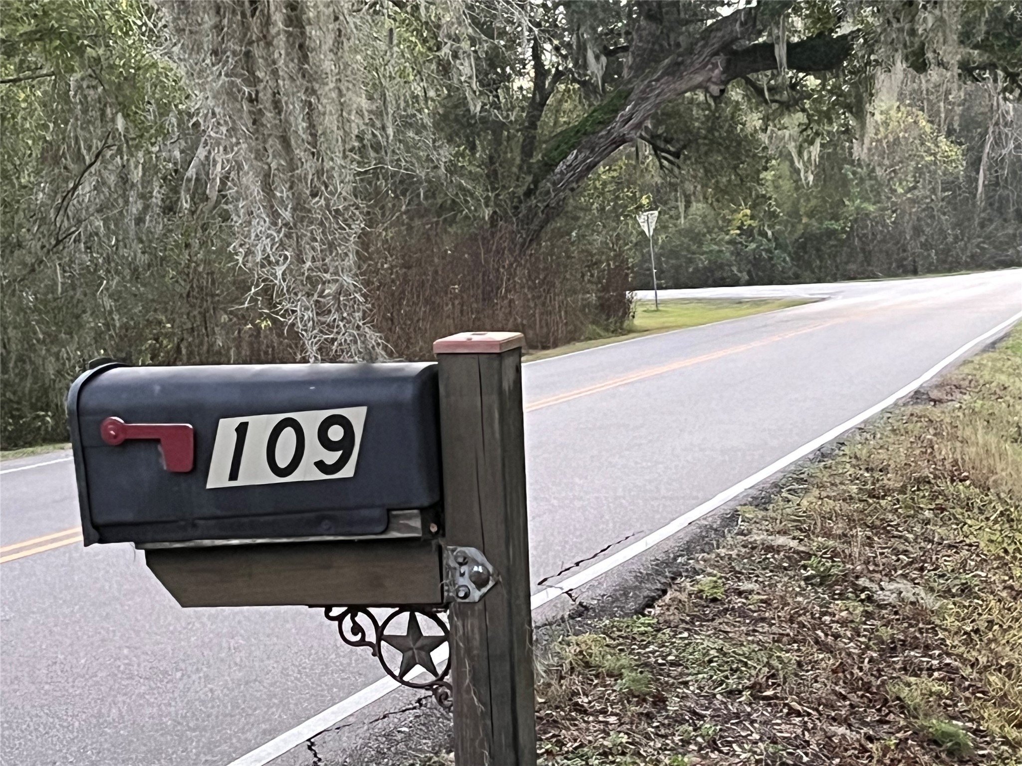109 Buffalo Trail Lake Jackson, TX 77566 - Photo 2 of 15