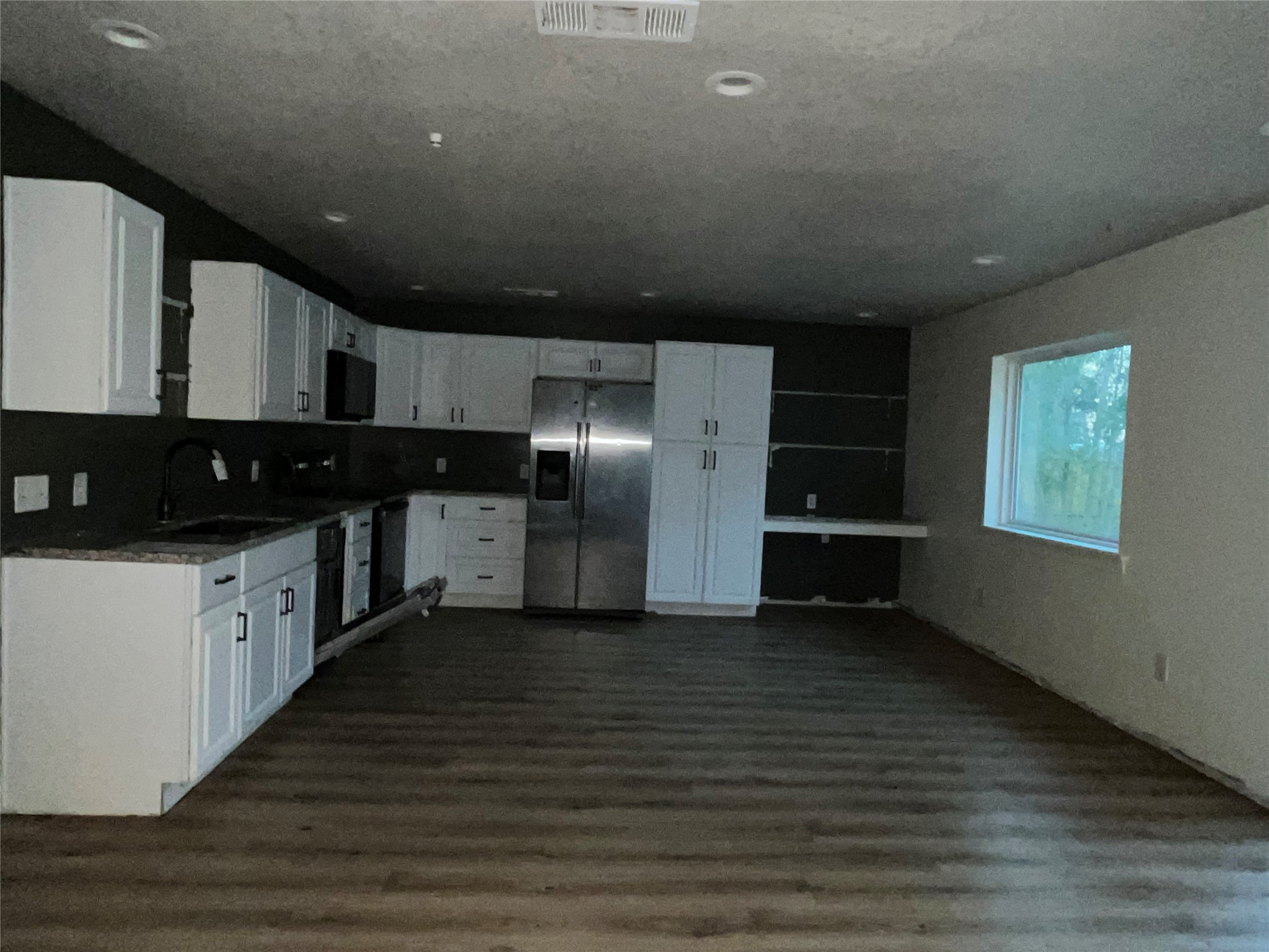 109 Buffalo Trail Lake Jackson, TX 77566 - Photo 4 of 15