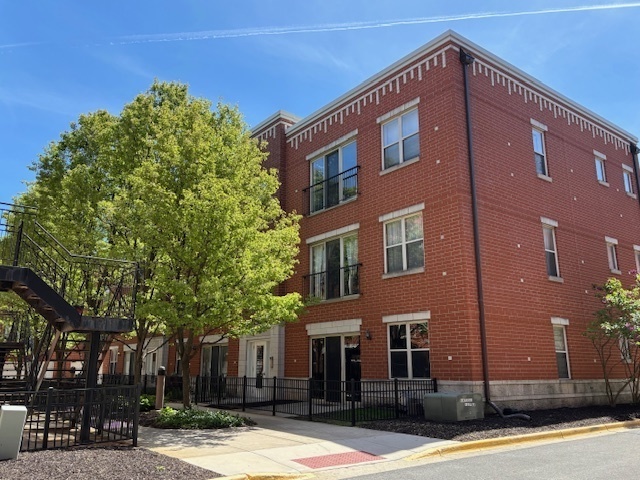 343 East 25th Place, Unit 18B Chicago, IL 60616 - Photo 1 of 12 a front view of a building with a garden