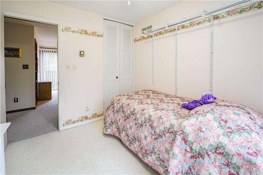 809 Enterprise Road Grove City, PA 16127 - Photo 27 of 43 a view of a bedroom