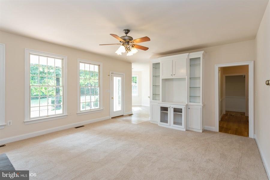 9892 Obannons Mill Road Boston, VA 22713 - Photo 7 of 24 Living Room