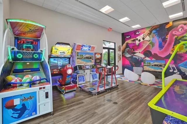 $10,000 | 21464 Bridgeview Drive, Boca Raton, FL 33428