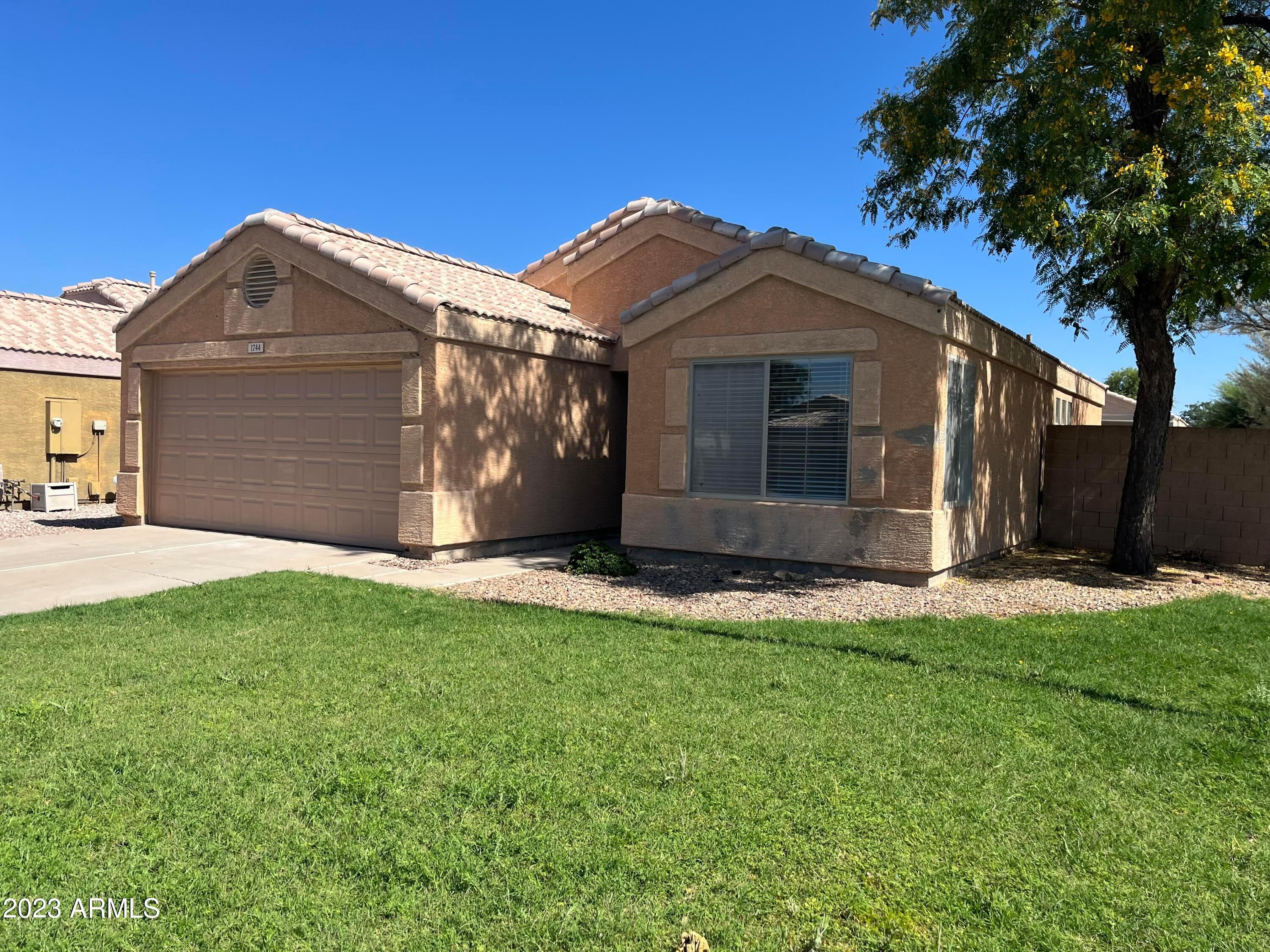 1744 East Robin Lane Gilbert, AZ 85296 - Photo 1 of 17