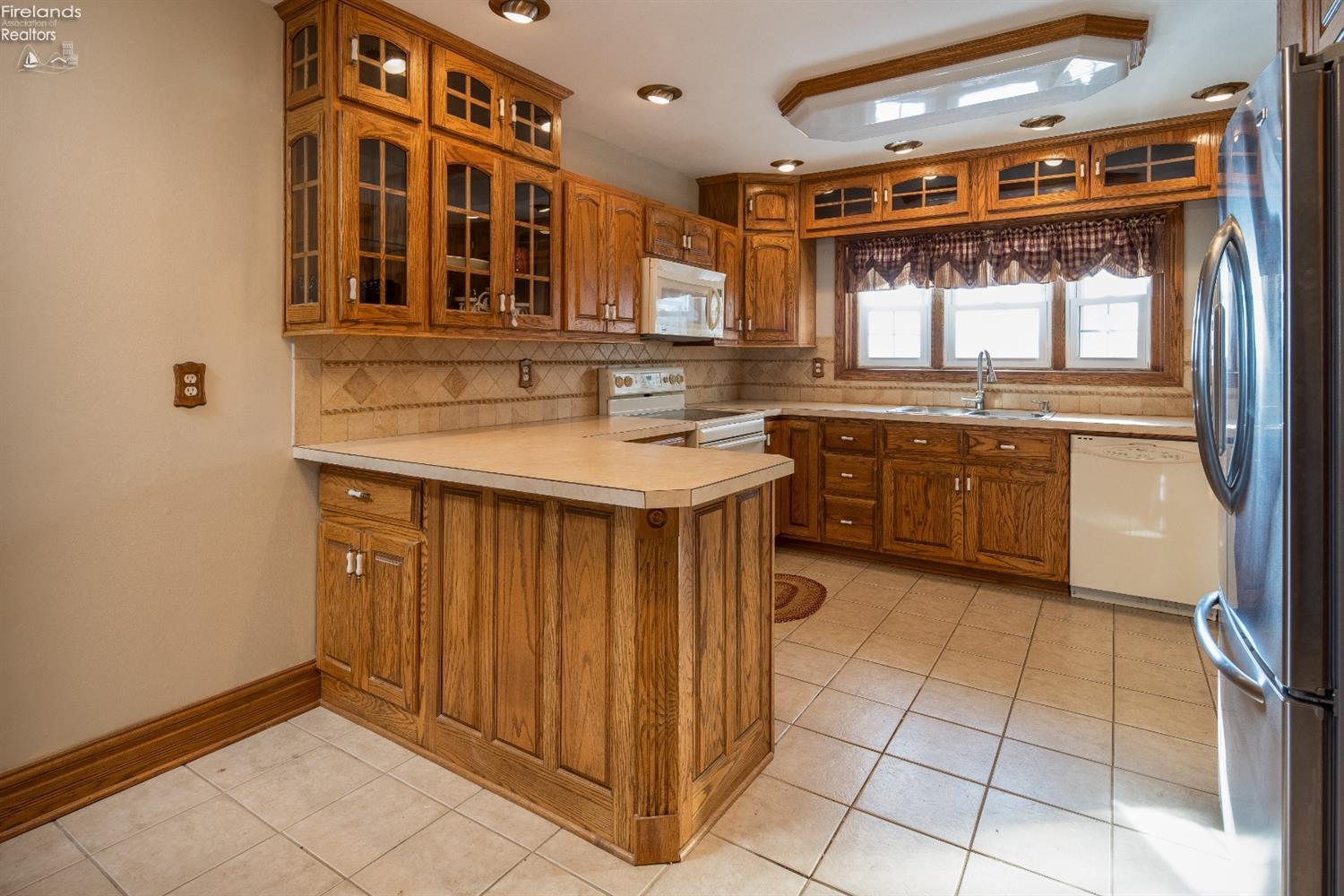 6410 West Harbor Road Port Clinton, OH 43452 - Photo 6 of 27 Gallery Image 6