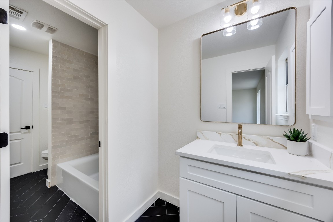 19912 Lime Cove Round Rock, TX 78664 - Photo 30 of 39 Guest Full Bathroom 2