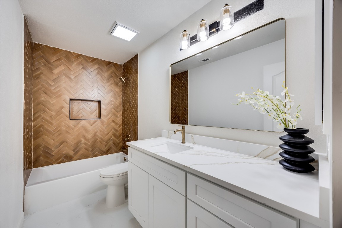 19912 Lime Cove Round Rock, TX 78664 - Photo 31 of 39 Guest Full Bathroom 3