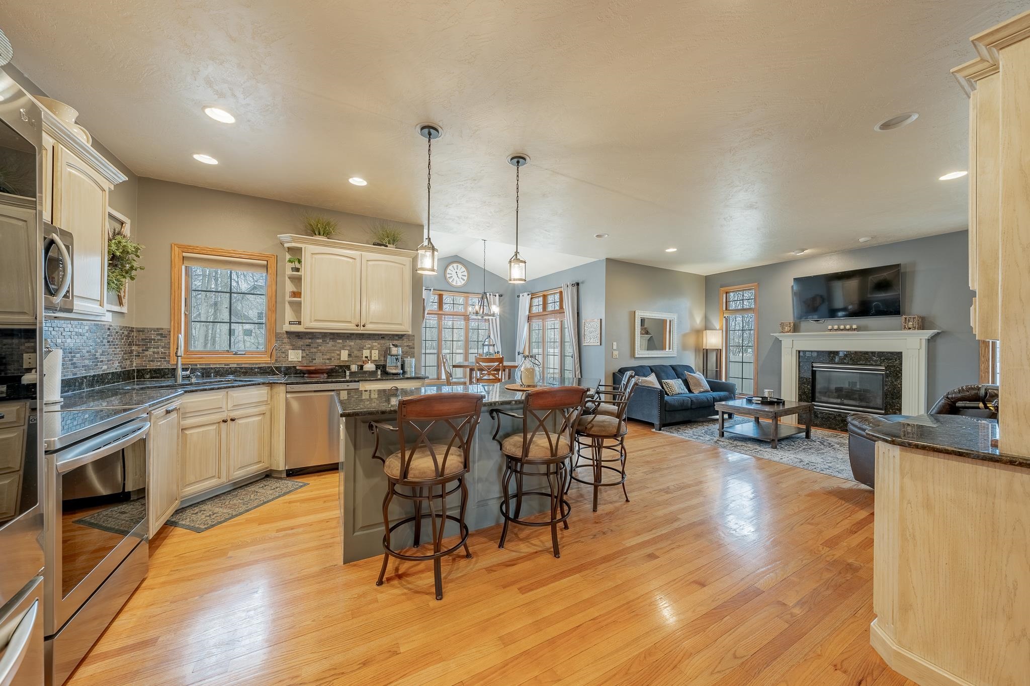 2230 East Elmview Drive Appleton, WI 54915 - Photo 11 of 59