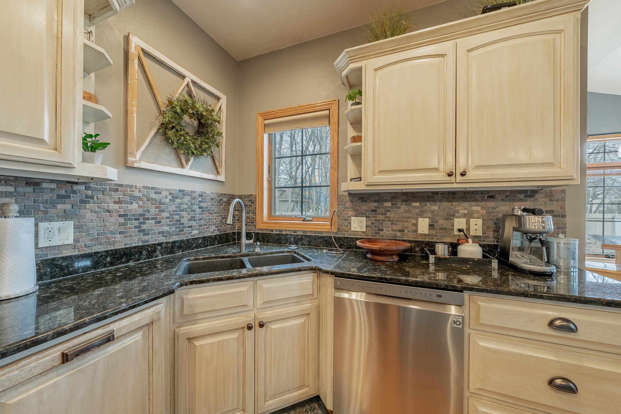 2230 East Elmview Drive Appleton, WI 54915 - Photo 15 of 59