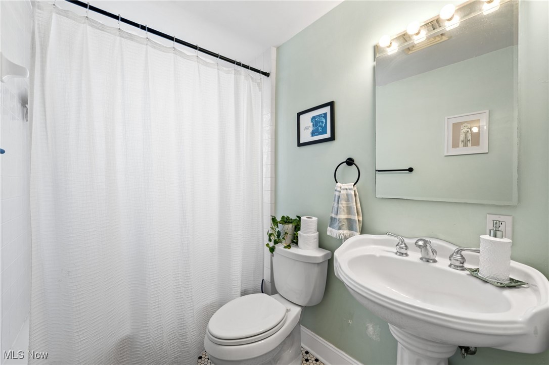 2469 Overlook Road, Unit 10 Cleveland, OH 44106 - Photo 19 of 25 Bathroom with toilet and sink
