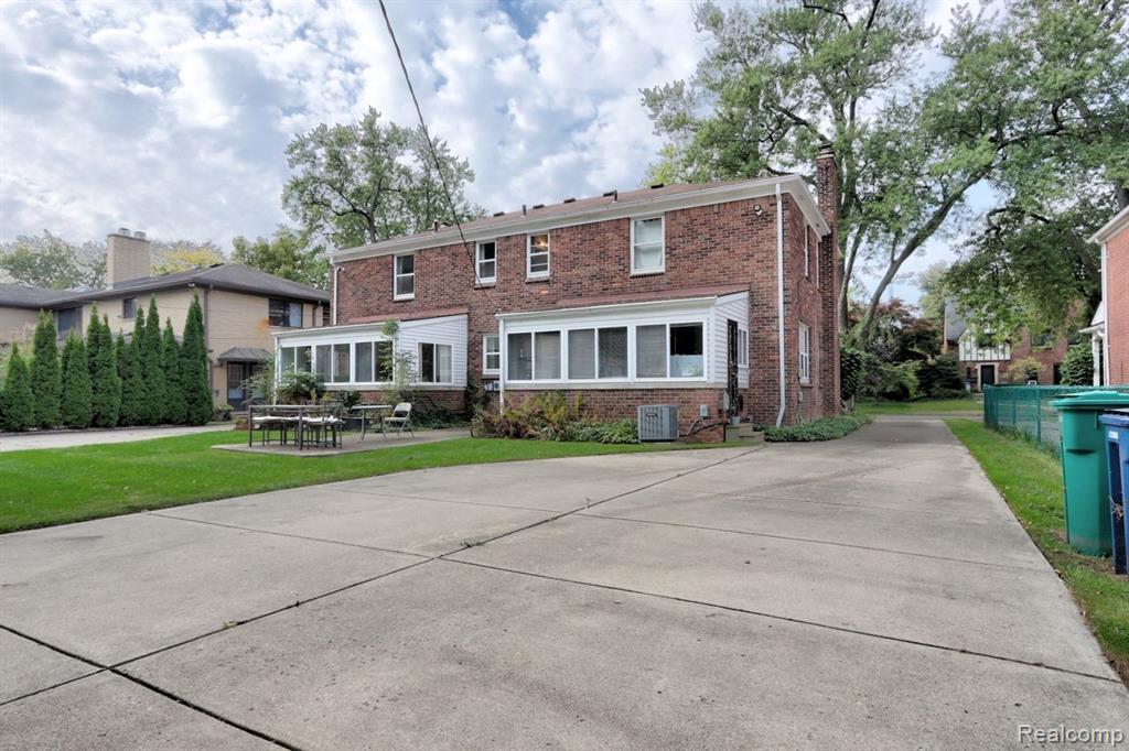 916 Harcourt Road Grosse Pointe, MI 48230 - Photo 6 of 28