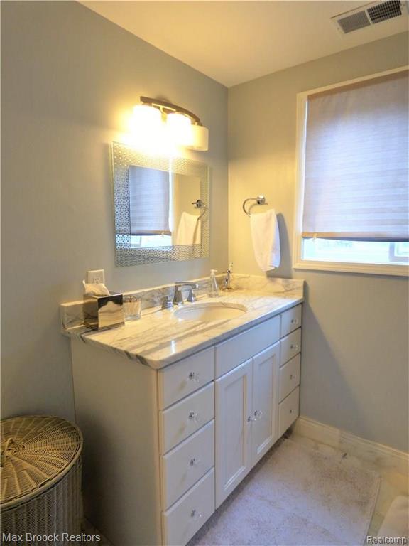 3318 Winchester Road West Bloomfield, MI 48322 - Photo 19 of 28
