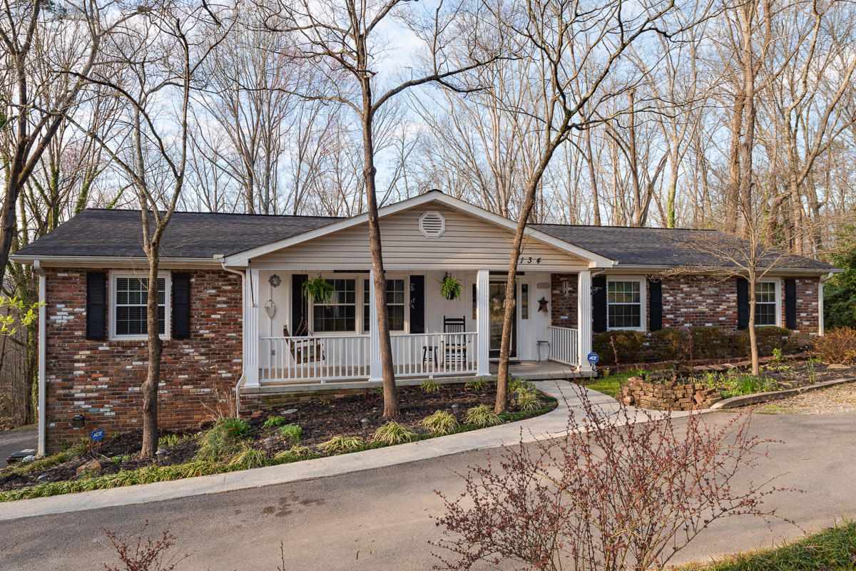 134 Windham Road Oak Ridge, TN 37830 - Photo 2 of 20 JBP_Windham134_Web-1