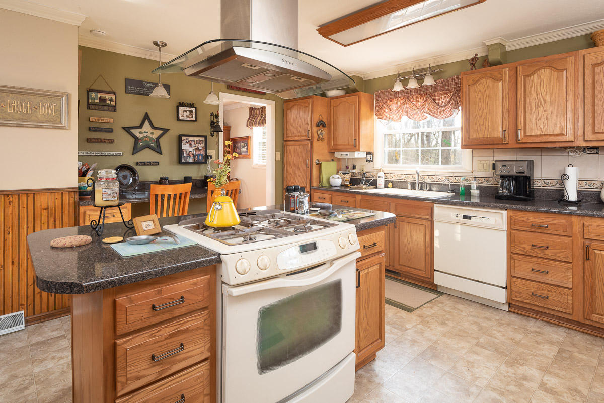 134 Windham Road Oak Ridge, TN 37830 - Photo 6 of 20 JBP_Windham134_Web-14