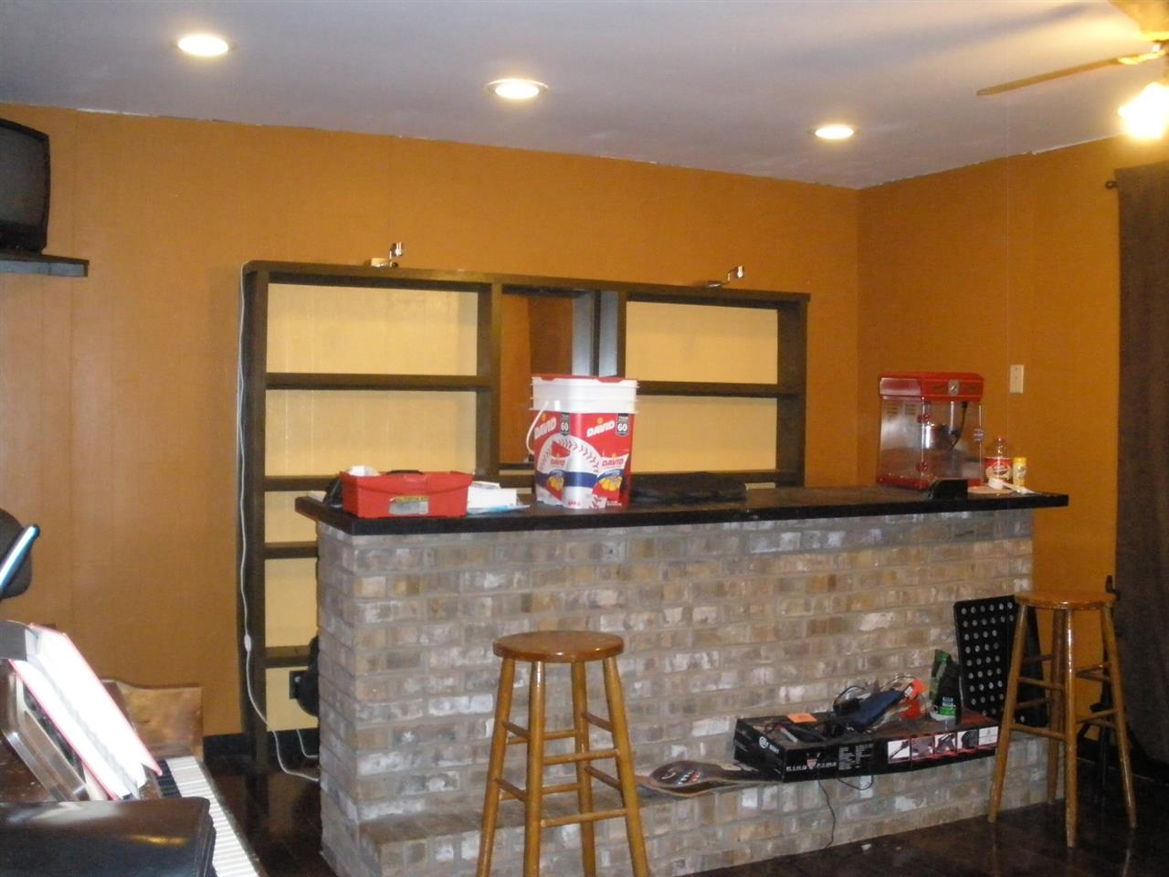 237 Old Petersburg Road Princeton, IN 47670 - Photo 9 of 16 Gallery Image 9