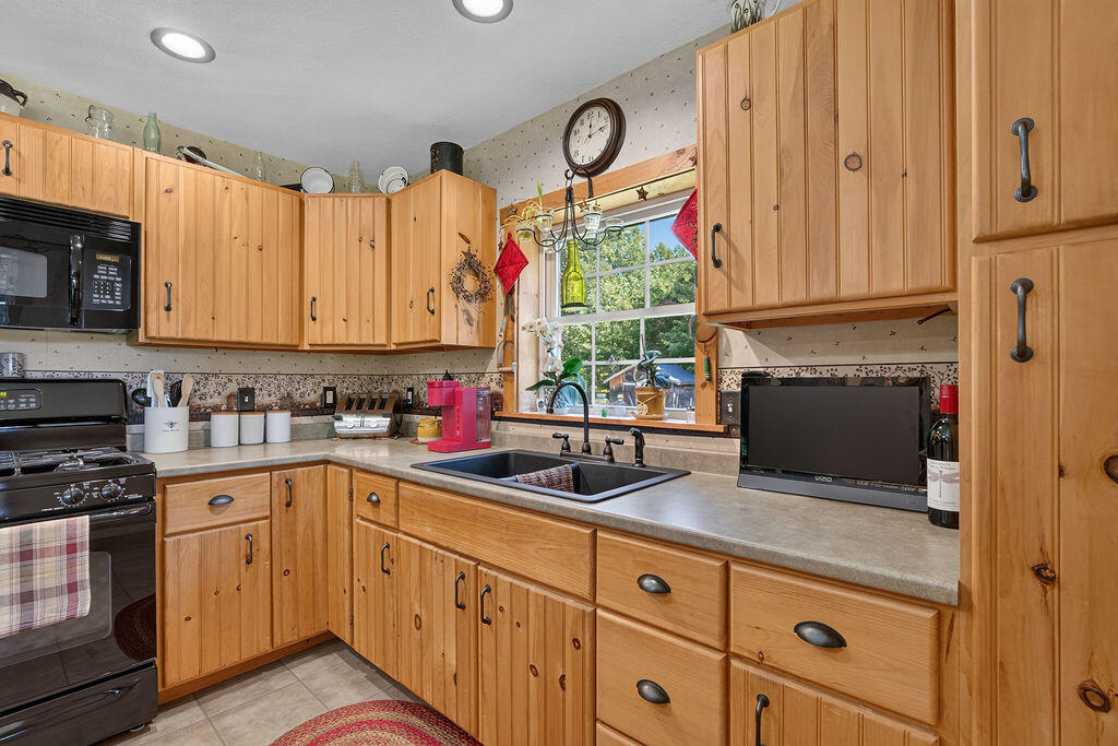 572 Frenchs Mill Road Sangerville, ME 04479 - Photo 7 of 46 DSC03658