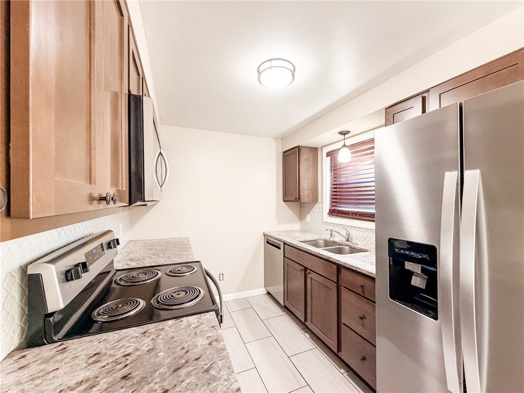 56 Hyacinth Street Providence, RI 02904 - Photo 3 of 22