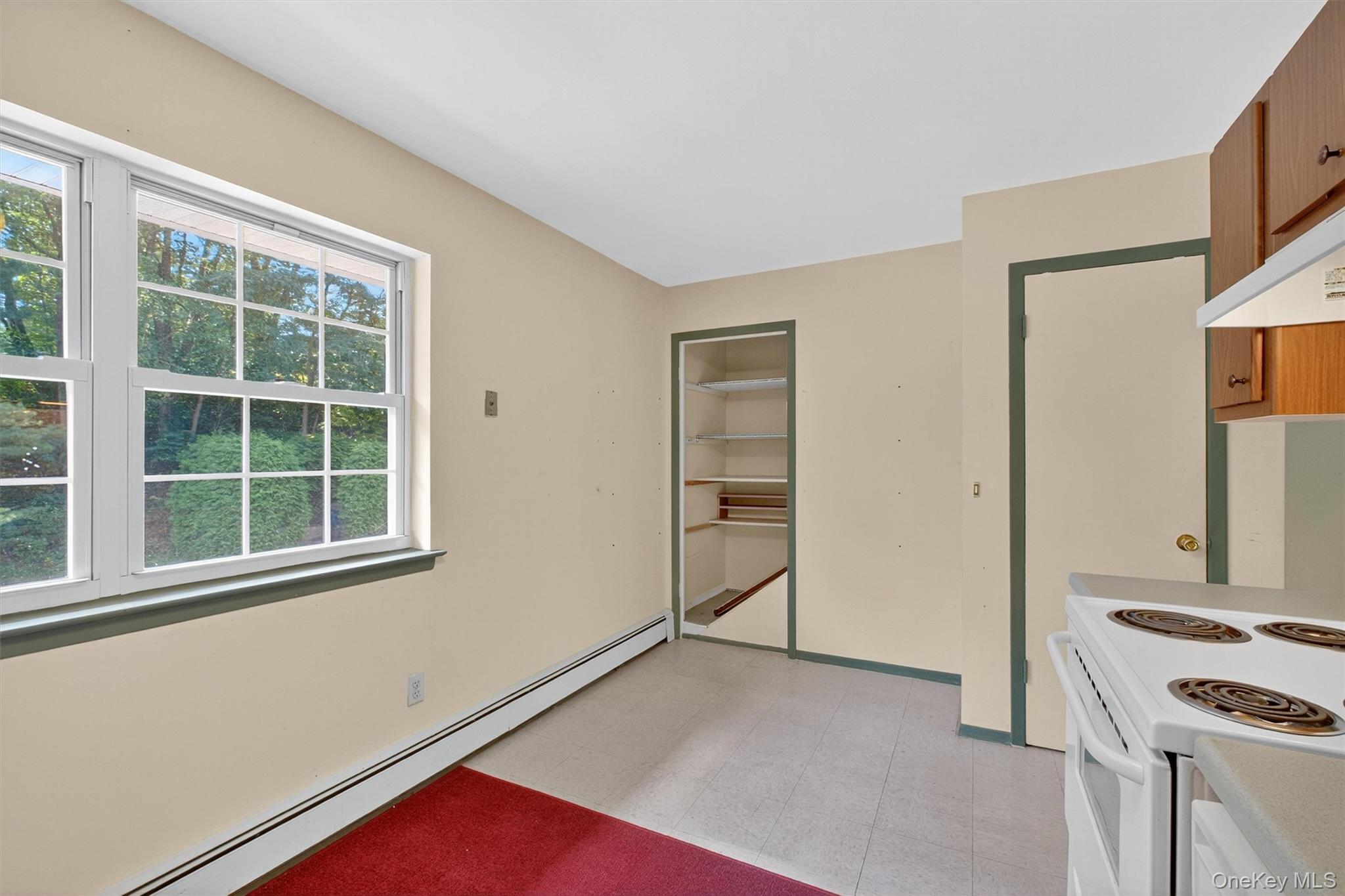 1840 Crompond Road, Unit 5C8 Peekskill, NY 10566 - Photo 20 of 36 an empty room with windows