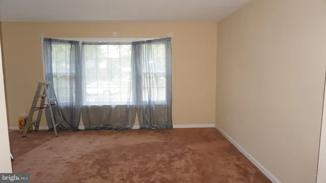 a view of livingroom with furniture
