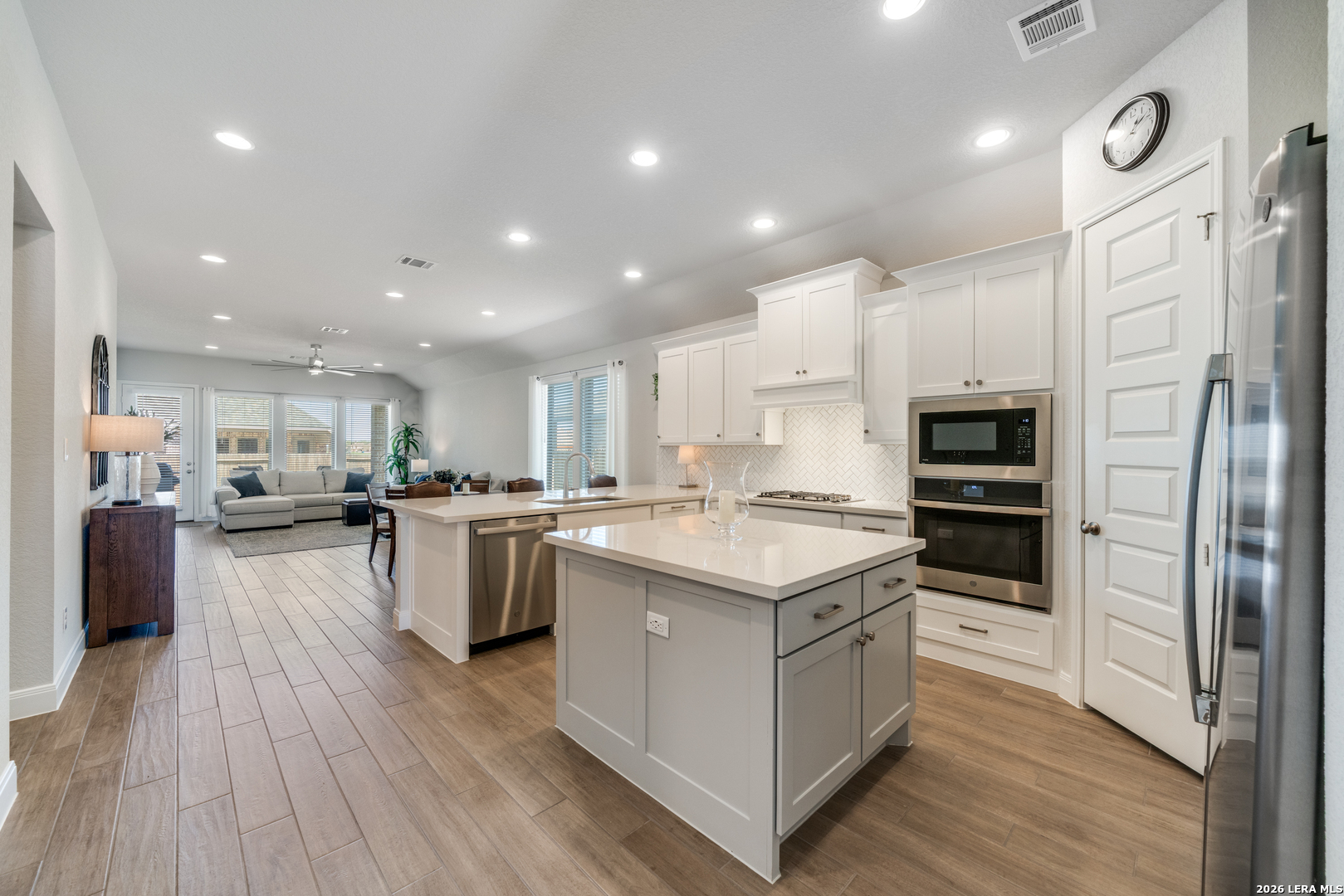 1720 Field Brook Seguin, TX 78155 - Photo 5 of 25