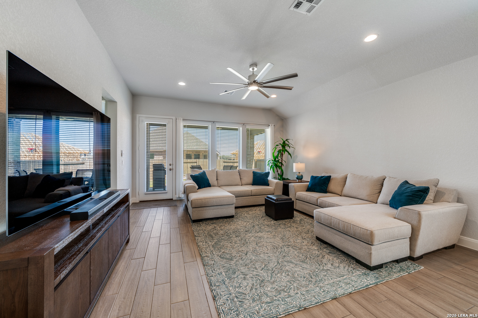 1720 Field Brook Seguin, TX 78155 - Photo 9 of 25