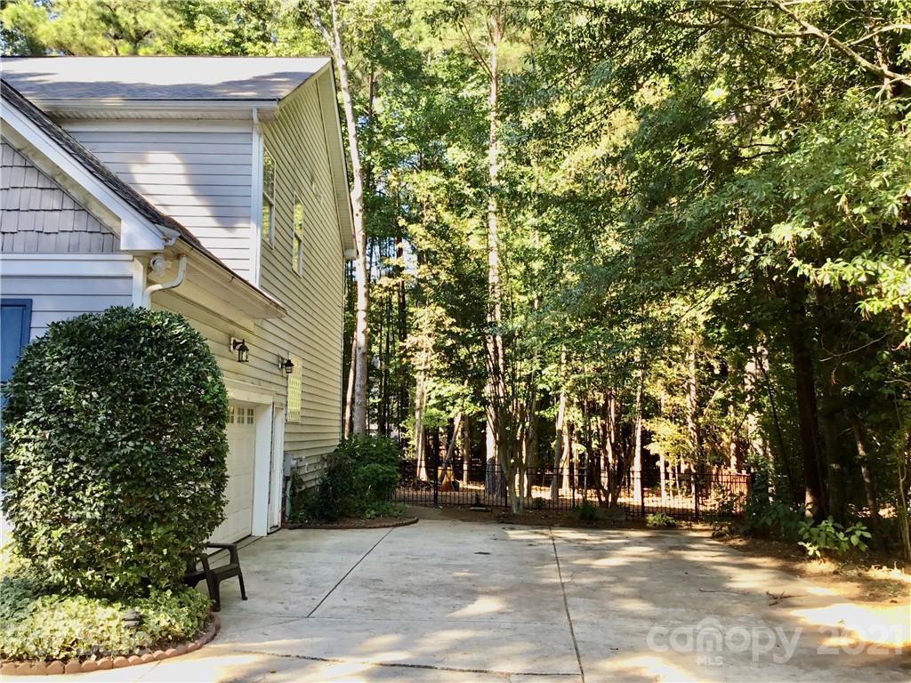 1712 Mineral Springs Road Clover, SC 29710 - Photo 4 of 44 Gallery Image 4