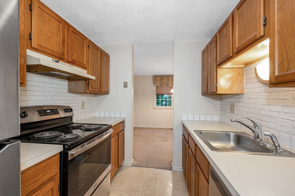 23 Patrick Road, Unit 23 Tewksbury, MA 01876 - Photo 12 of 33 Gallery Image 12