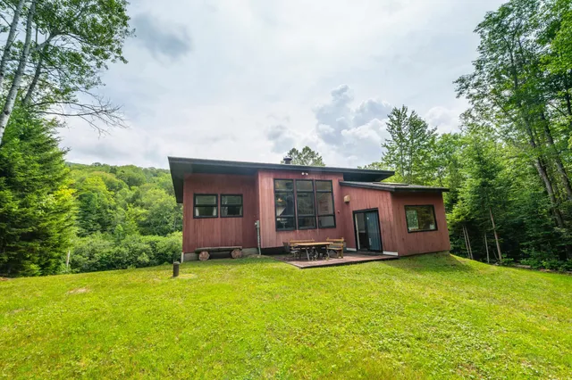 $499,000 | 45 Bluebrook Road, West Dover, VT 05356