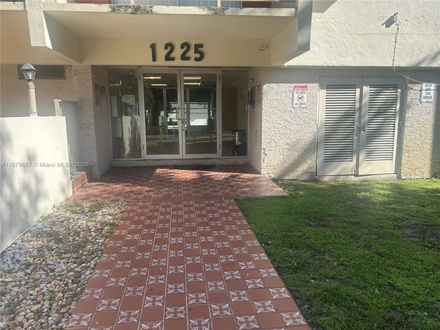 $1,850 | 1225 Northeast 124th Street, Unit 20C, North Miami, FL 33161