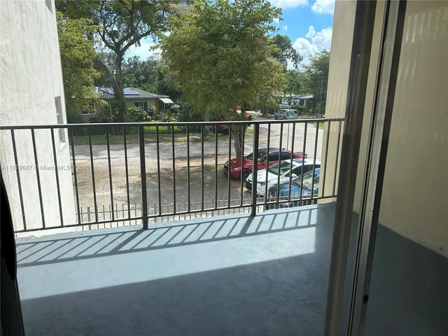 $1,850 | 1225 Northeast 124th Street, Unit 20C, North Miami, FL 33161