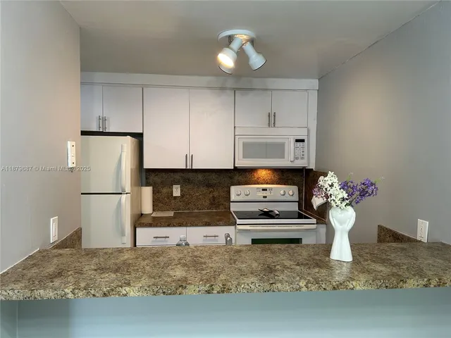 $1,850 | 1225 Northeast 124th Street, Unit 20C, North Miami, FL 33161