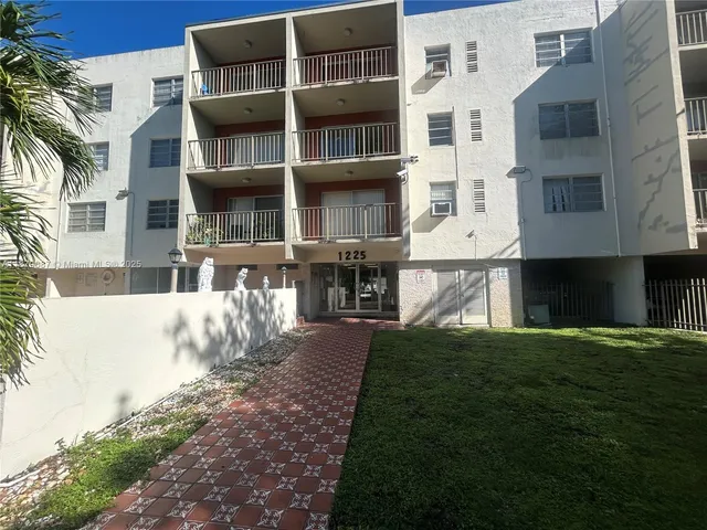 $1,850 | 1225 Northeast 124th Street, Unit 20C, North Miami, FL 33161