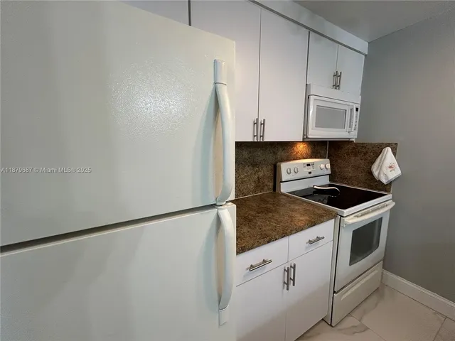 $1,850 | 1225 Northeast 124th Street, Unit 20C, North Miami, FL 33161