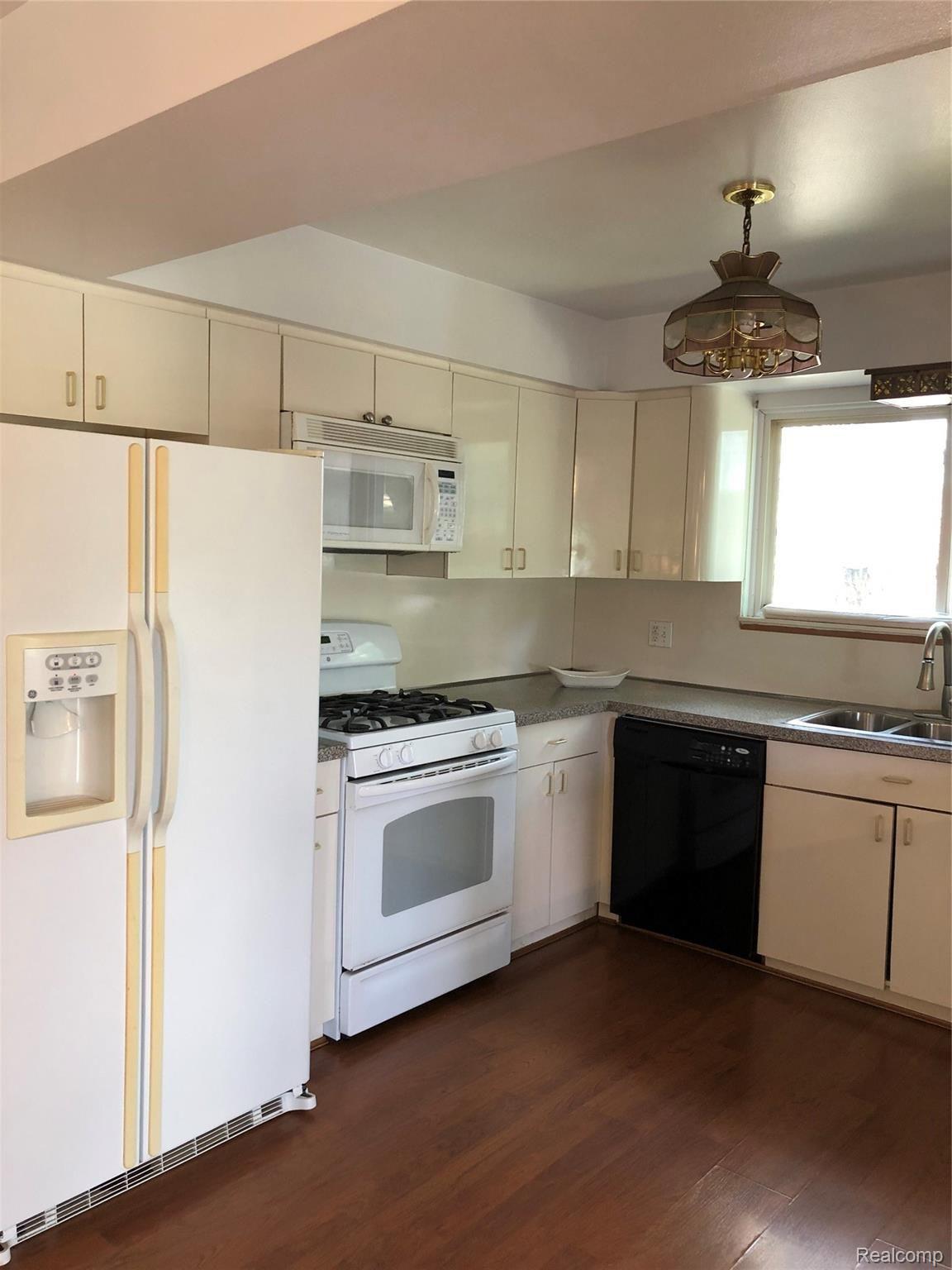 29910 Rambling Road Southfield, MI 48076 - Photo 19 of 56 IMG_1325.JPG